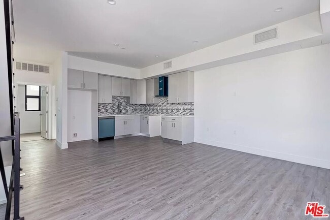 Photo - 1035 Wilcox Ave