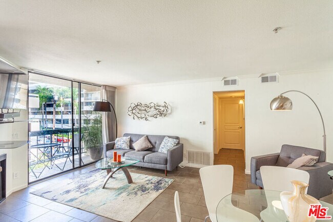 Photo - 7320 Hawthorn Ave Unit 213