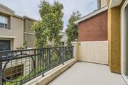 Photo - MOVE IN SPECIAL!! - Stylish 2Bd + Den/Offi... Townhome