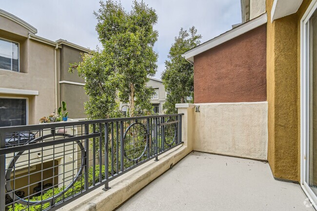Building Photo - Stylish 3BR Townhome in Prime Central SD –...