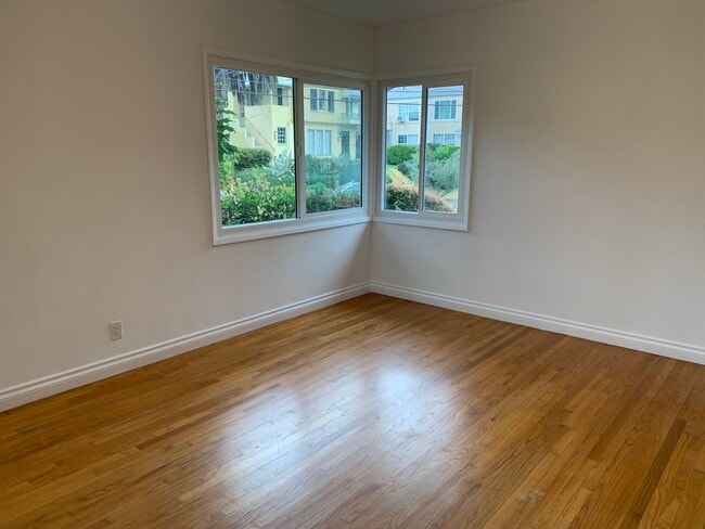 Photo - 3172 Rowena Ave Unit 1