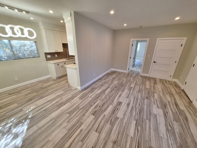 Building Photo - 13611 Vanowen St Unit 15