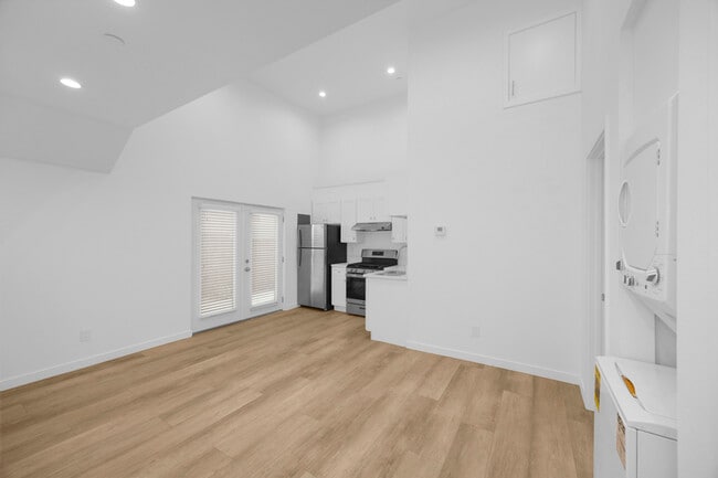 Photo - 308 N Catalina Ave Unit 6