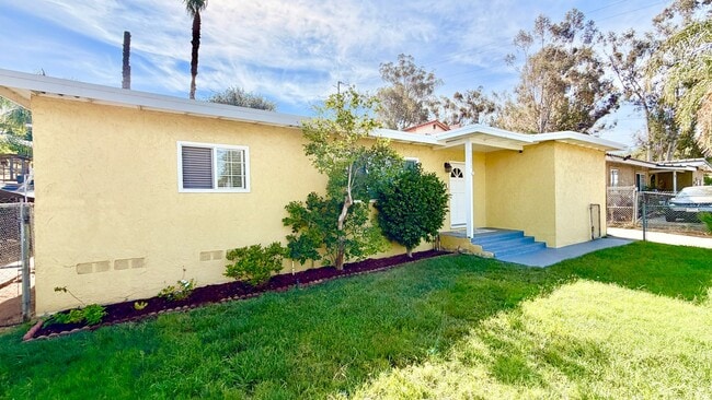 Building Photo - Sweet Single-Story with Private Yard Space and Off-Street Parking, Minutes to Downtown Fallbrook ...