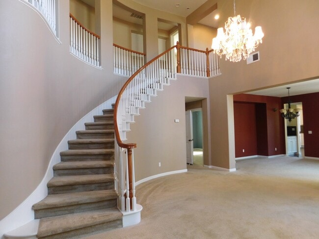 Building Photo - San Marcos 5Br Executive House TEXT 858-774-1574