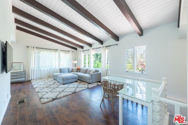 Photo - 905 Hartford Way