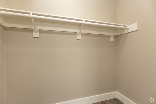 2933 W 8th St - 8th Street Apartments