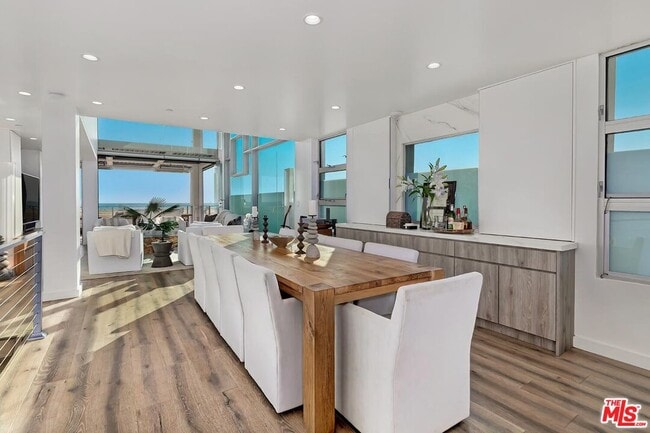 Photo - 1255 Palisades Beach Rd