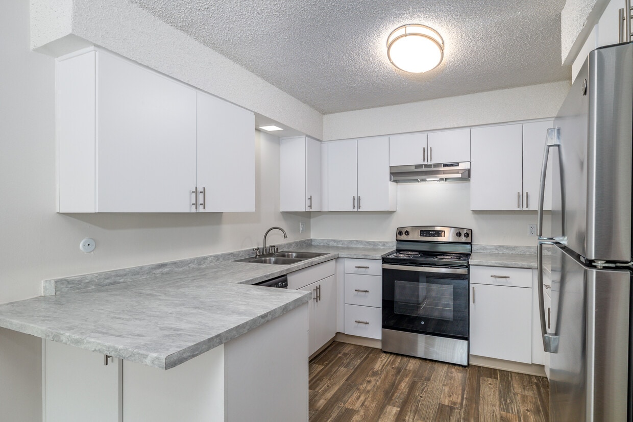 3D Tour - The Penthouse Apartments $1200 MOVE IN BONUS!