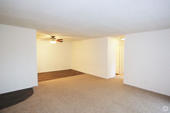 2BR, 1BA-850 SF - Lincoln-Moody Apartments