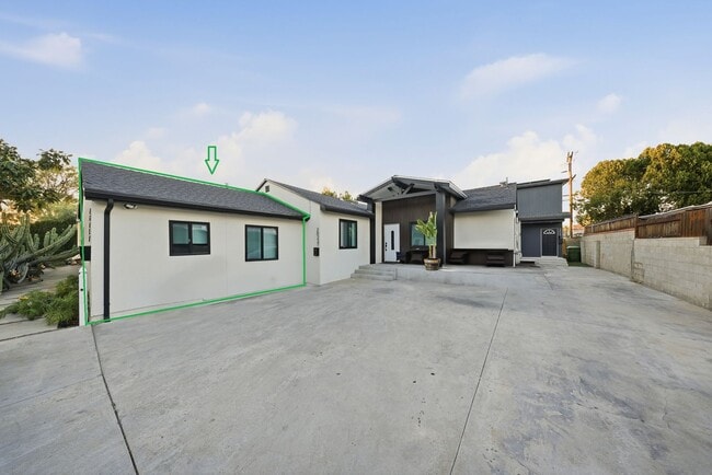 Building Photo - Gorgeous 1BD/1BA all appliances included. Move in ready!! Unit 20235 (JADU)