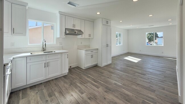 Building Photo - 1346 Fraser Ave Rental