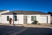 3BD 2BA - Renovated Villas w/Private EV Hookup Apartments
