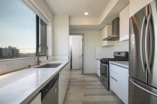 Photo - 941 Fedora St