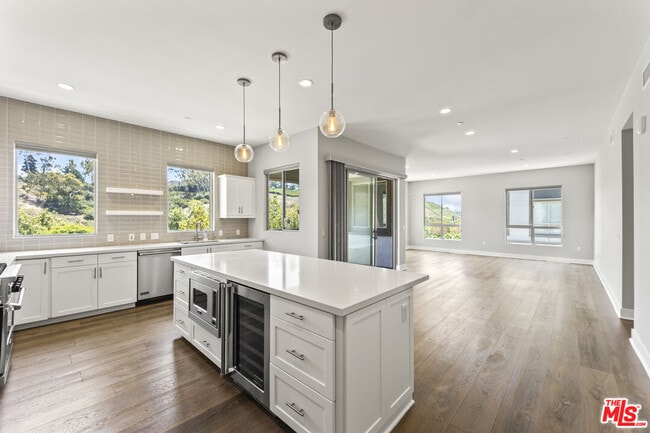Building Photo - 12705 Bluff Creek Dr Unit 3