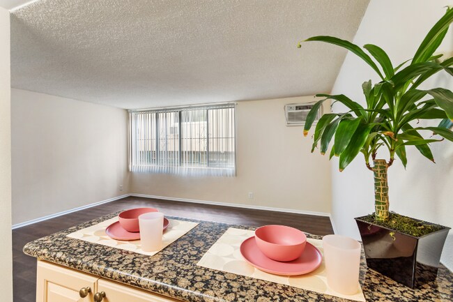 Photo - 947 W 30th St Unit TBD