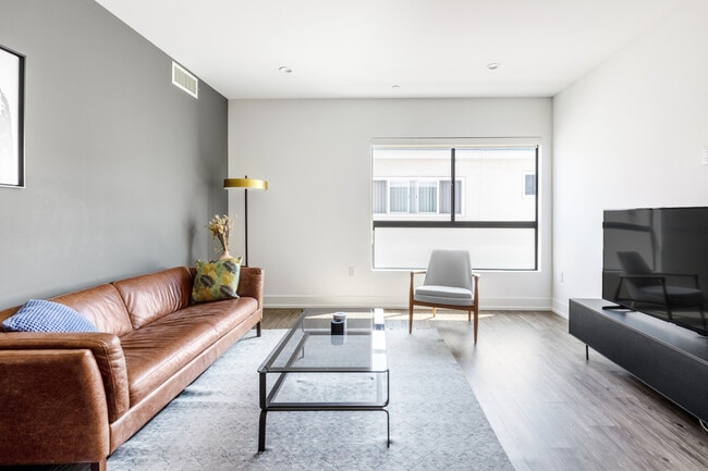 Building Photo - 409 Hayworth Ave Unit ID10752A