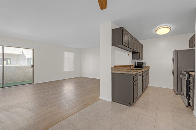 Photo - 1422 Rock Glen Ave Unit 214