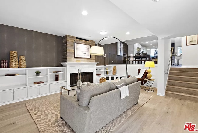 Building Photo - 4738 La Villa Marina