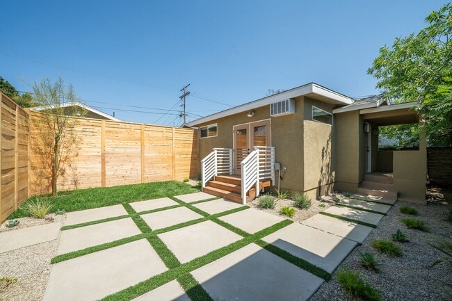 Building Photo - 2320 Alta St