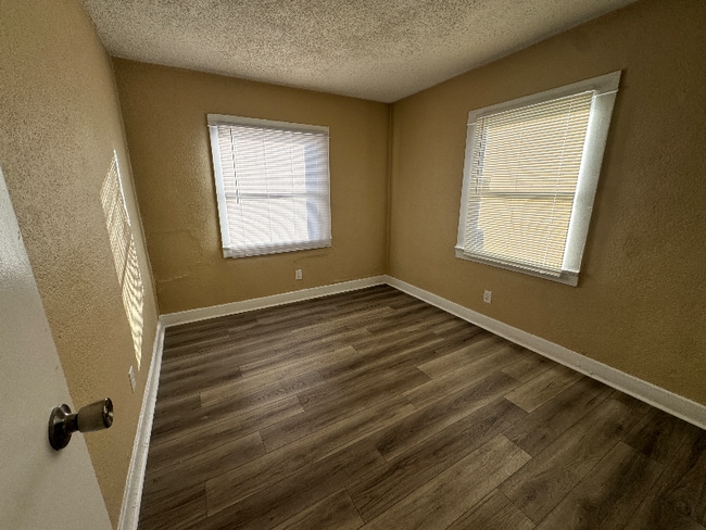 Photo - 536 W Marshall Blvd