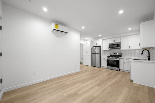 Photo - 3335 Stocker St W Unit 1/4
