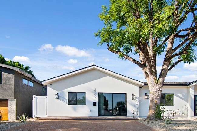 Building Photo - 18199 Sunburst St Unit 1