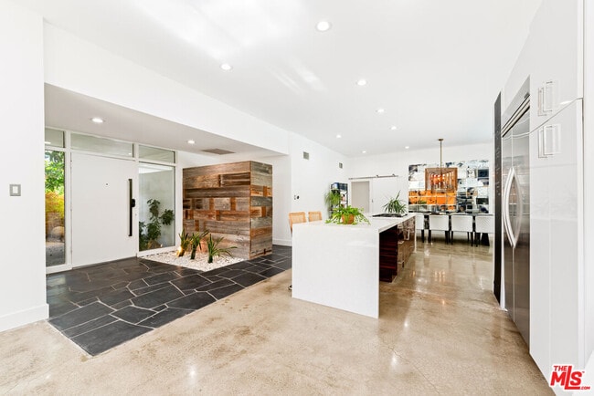 Photo - 3744 Cody Rd