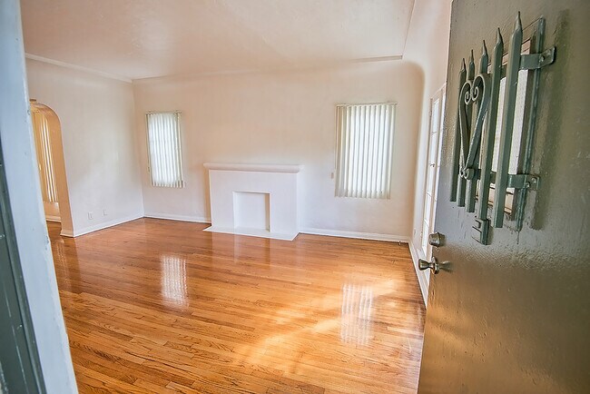Photo - 330 N Genesee Ave