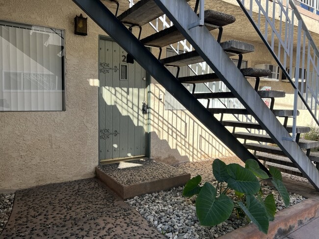 Building Photo - 8135 Stewart and Gray Rd