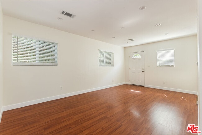 Photo - 1206 Beachwood Dr