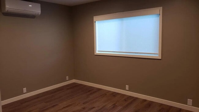 Building Photo - 215 Lower Cliff Dr