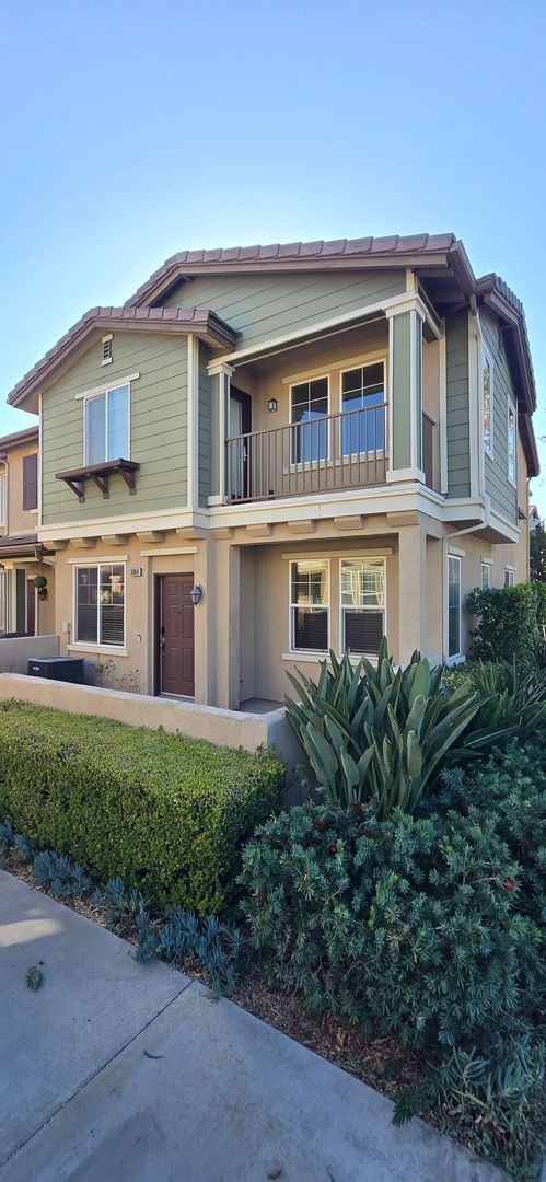 Building Photo - Beautifully maintained 2-bedroom, 2.5-bath with Loft • 1,504 sqft & 2-car garage.