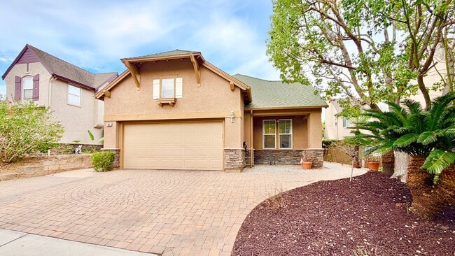 Building Photo - Beautiful Home in the Wonderful, Private, & Gated Poets Square HOA Community of Fallbrook!