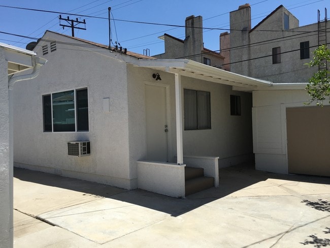 Building Photo - 546 Salem St Rental