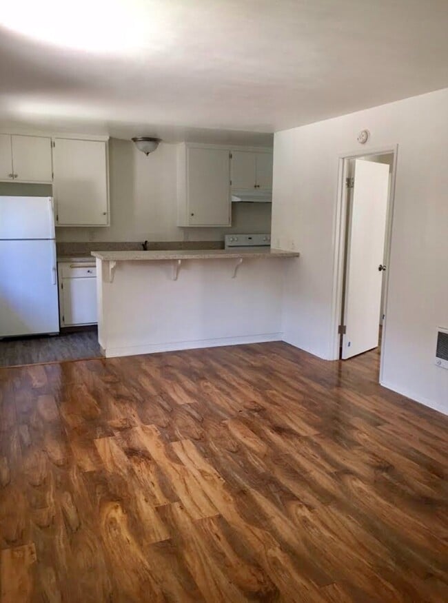 Photo - Gorgeous 1 bedroom  1 bath Unit 7