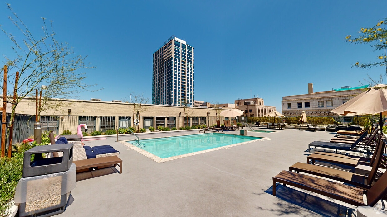 3D Tour - 449 S. Broadway