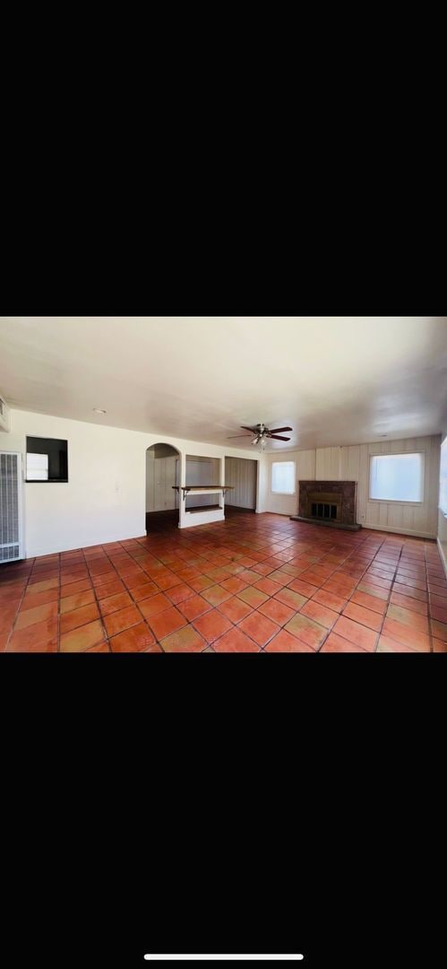 Photo - 1925 Unit 1925