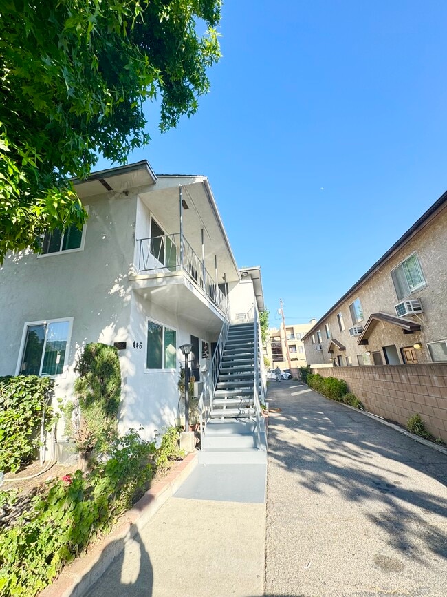 Building Photo - 446 E Cypress Ave Unit cypress Number A