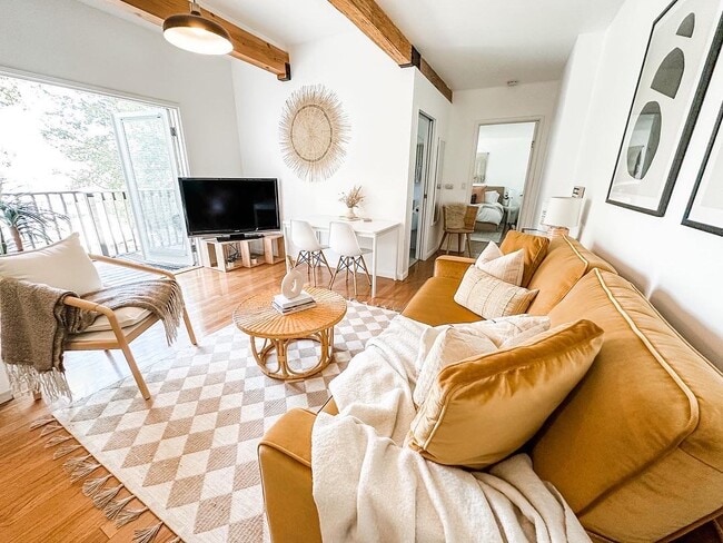 Fully furnished living room w/55" TV - 5025 College View Ave House