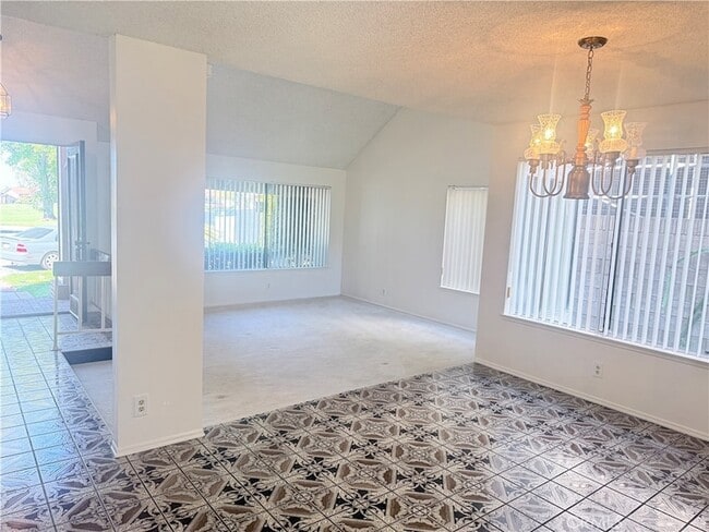 Photo - 46 Christamon W