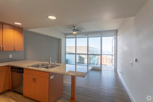 1 BR, 1 BA - 688 SF - Allegro Towers