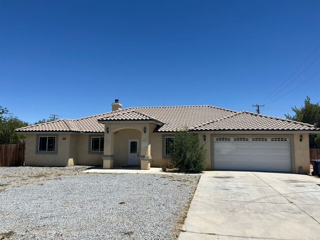 Building Photo - COMING SOON!! 4 bedrooms 2 bathroom home i...