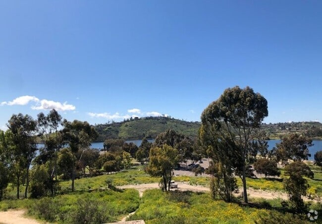 Building Photo - Beautiful La mesa Condo with view of Lake ...