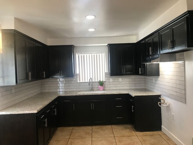 Photo - 561 W 17th St Unit 561