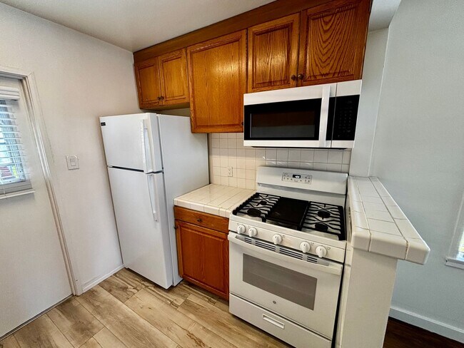 Photo - Charming and Bright 2 bed 1 bath in Point ... Unit 3143 Macaulay Street