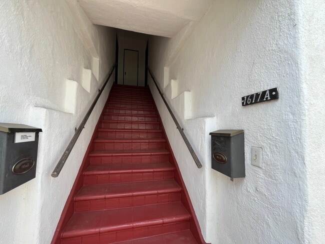 Upstairs - 1617 California Ave Unit 1