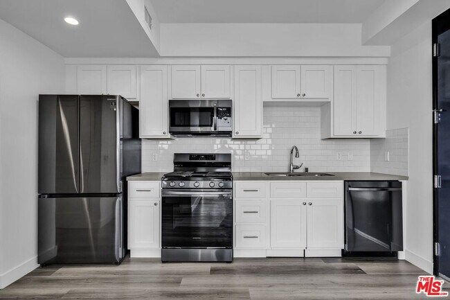 Photo - 667 N Wilton Pl Unit 504