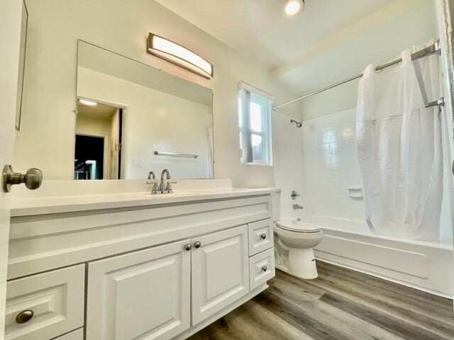 Photo - Tustin Village Way Courtyard