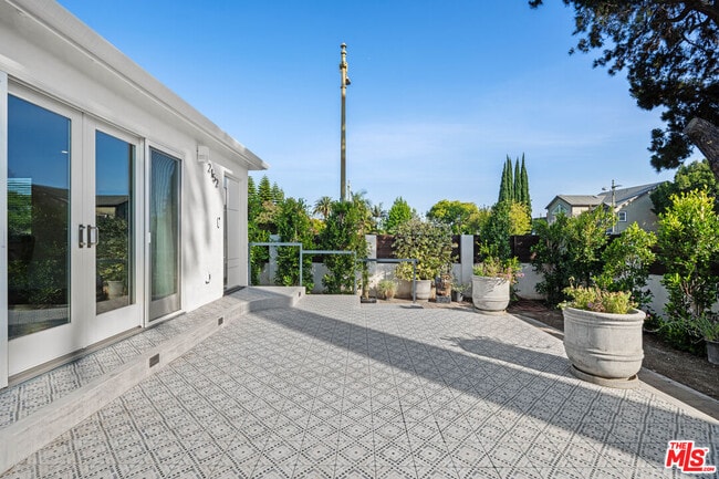 Photo - 2152 Parnell Ave